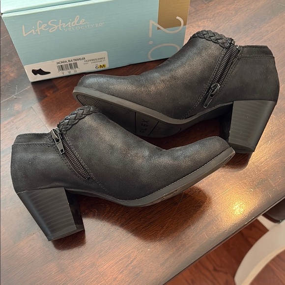 Life Stride Black Heeled Boots for Elegant Style - Picture 2 of 4